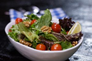 Cevizli Yeşil Salata