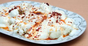 Yoğurtlu Karnıbahar Salatası